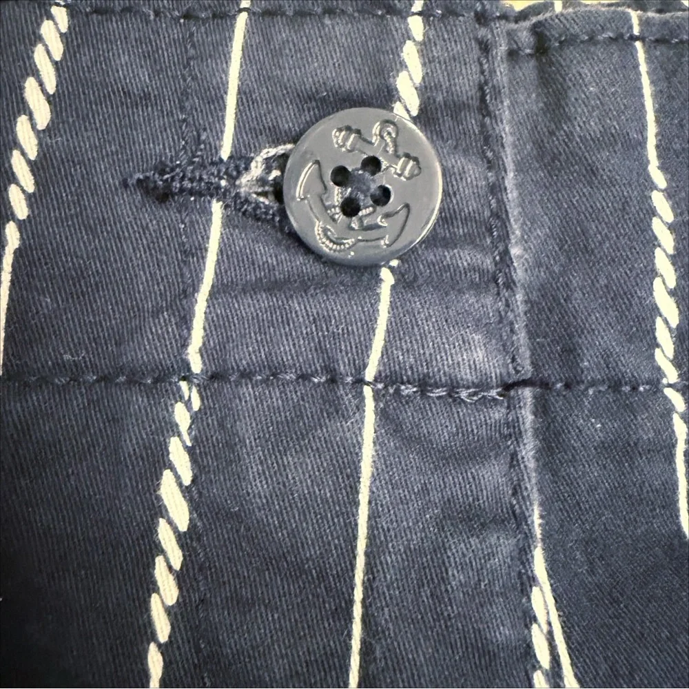 Nautica Women's Navy and White Striped Shorts Women's 12 Nautical Preppy‎ Luxury